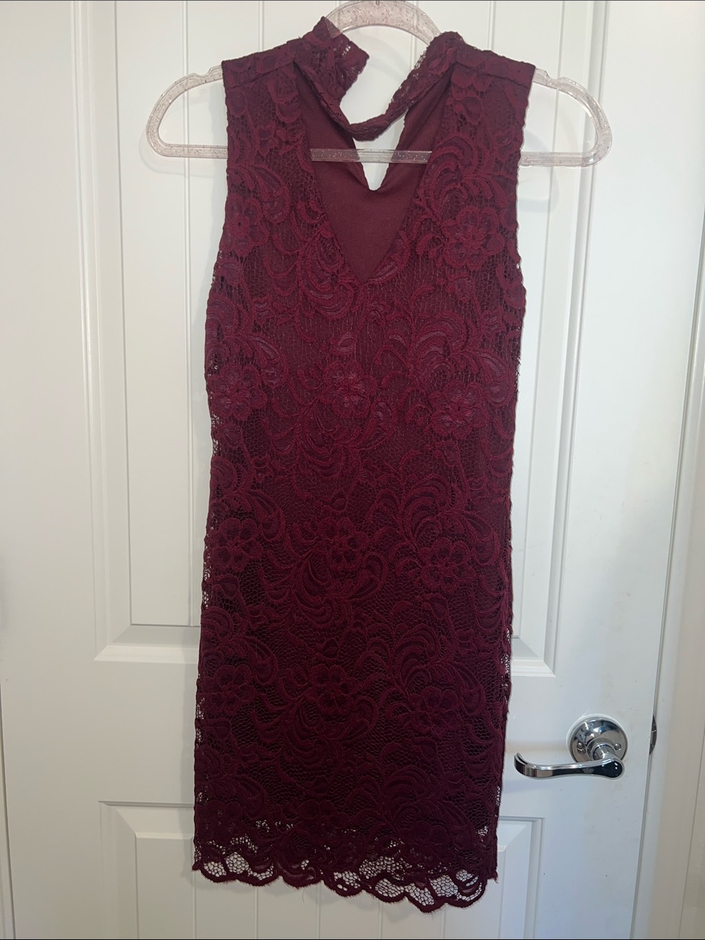 Sleeveless Lace Sheath Dress in Burgundy